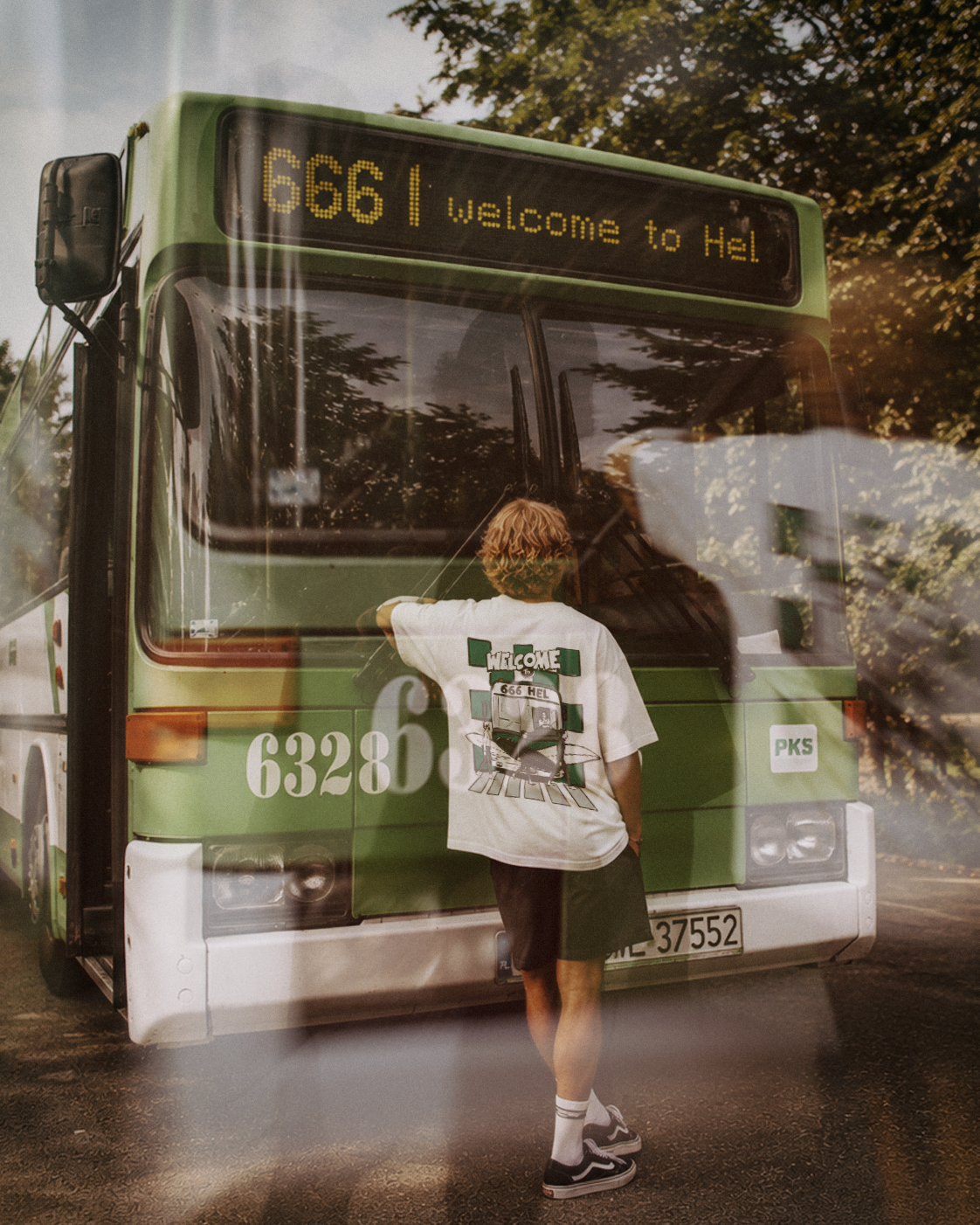 BUS 666 MOdel BACK WHITE
