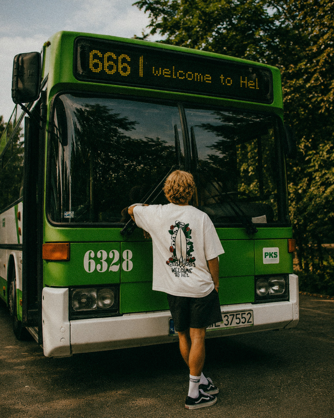 BUS 666 MOdel BACK WHITEv2